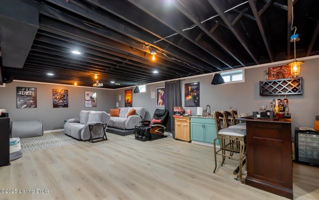 1406 Parkridge Pkwy, Louisville, KY 40214
