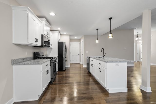 10328 Fieldlight Boulevard, Fort Wayne, IN 46835