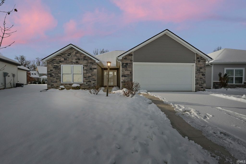10328 Fieldlight Boulevard, Fort Wayne, IN 46835