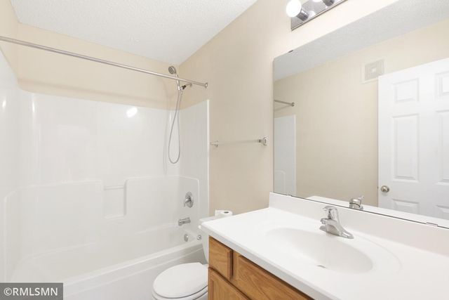 12155 Vermillion Street NE H, Blaine, MN 55449