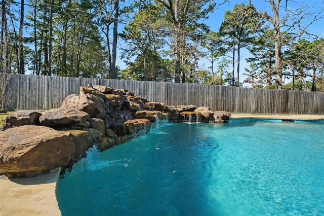 2102 Candy Street, Pinehurst, TX 77362