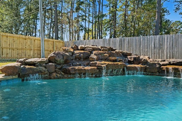 2102 Candy Street, Pinehurst, TX 77362