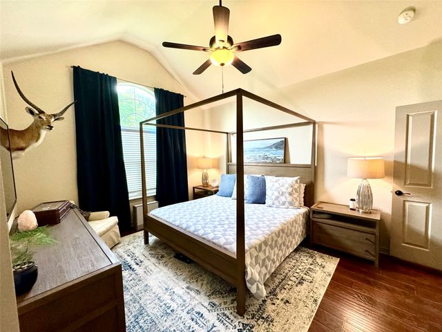 206 Red Wolf Lane, Red Oak, TX 75154