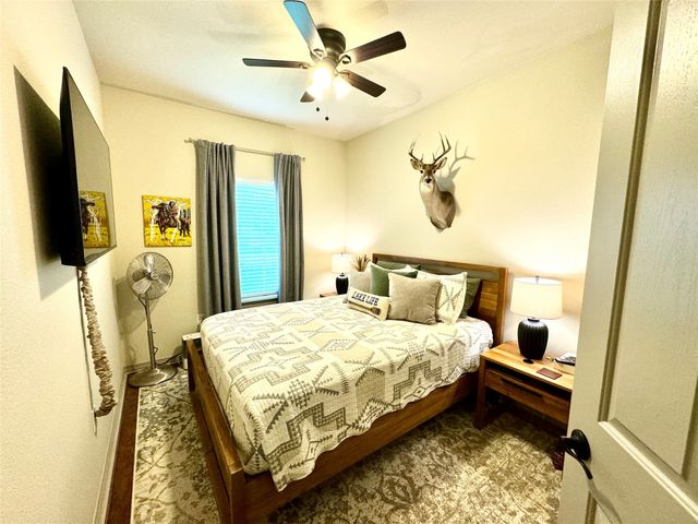 206 Red Wolf Lane, Red Oak, TX 75154