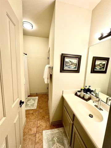 206 Red Wolf Lane, Red Oak, TX 75154