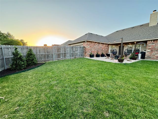 206 Red Wolf Lane, Red Oak, TX 75154