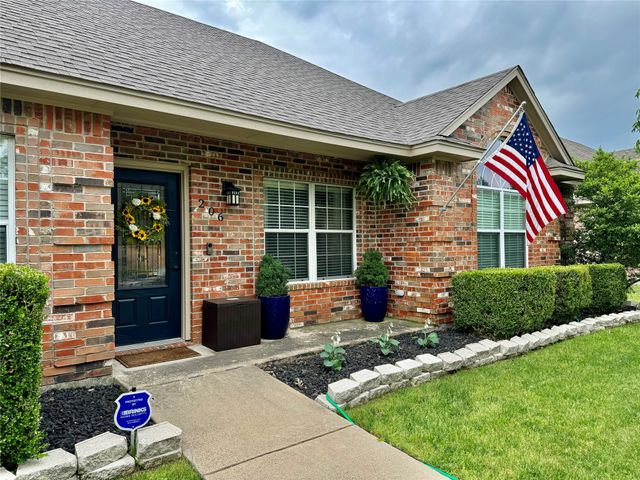 206 Red Wolf Lane, Red Oak, TX 75154