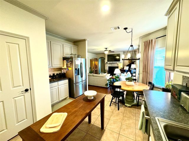 206 Red Wolf Lane, Red Oak, TX 75154