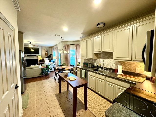 206 Red Wolf Lane, Red Oak, TX 75154