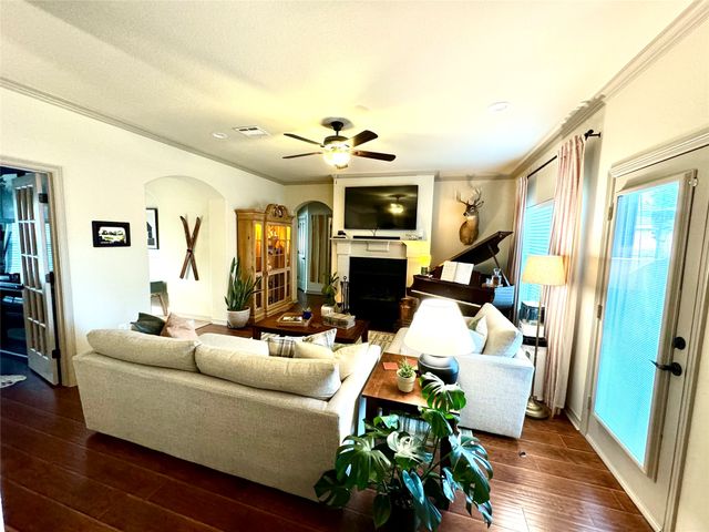 206 Red Wolf Lane, Red Oak, TX 75154