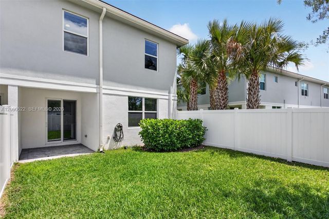 543 Parsons Way, Deerfield Beach, FL 33442