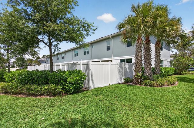 543 Parsons Way, Deerfield Beach, FL 33442
