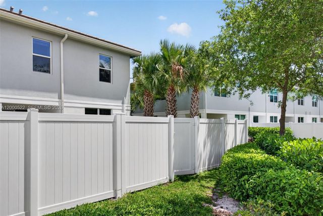 543 Parsons Way, Deerfield Beach, FL 33442