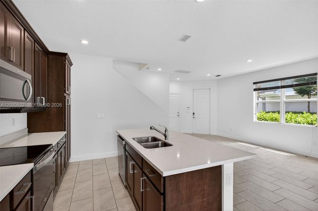 543 Parsons Way, Deerfield Beach, FL 33442