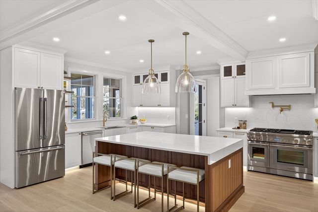 83 Old Mail Rd, Chatham, MA 02650