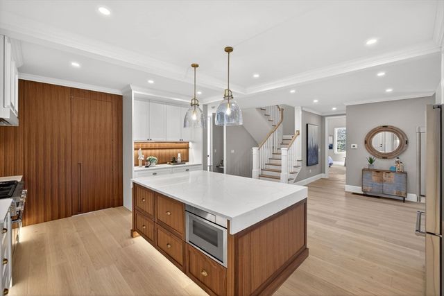 83 Old Mail Rd, Chatham, MA 02650