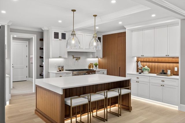 83 Old Mail Rd, Chatham, MA 02650