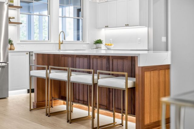 83 Old Mail Rd, Chatham, MA 02650