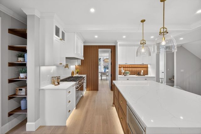 83 Old Mail Rd, Chatham, MA 02650