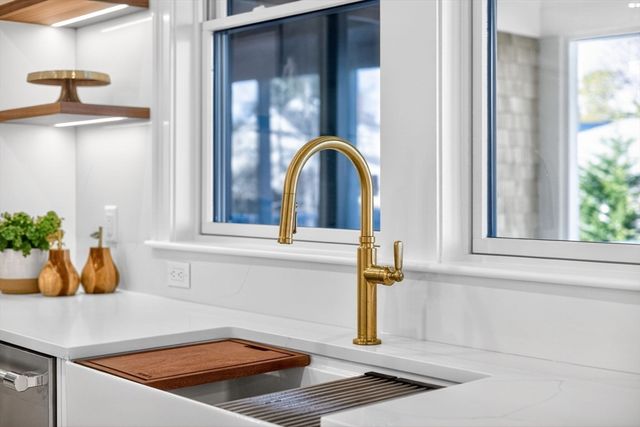 83 Old Mail Rd, Chatham, MA 02650