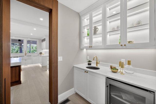 83 Old Mail Rd, Chatham, MA 02650