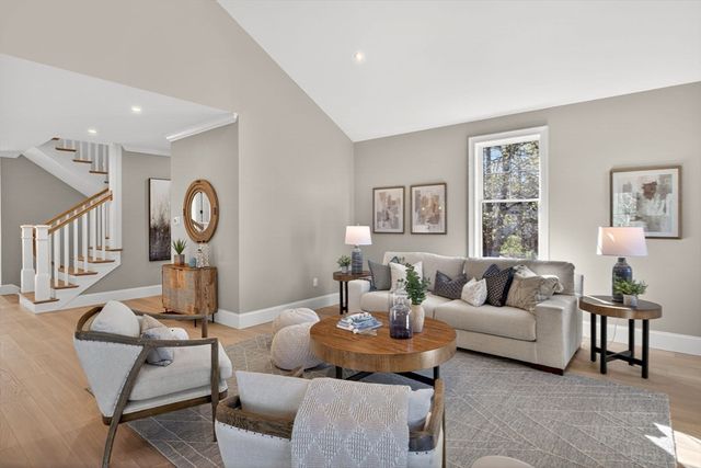 83 Old Mail Rd, Chatham, MA 02650