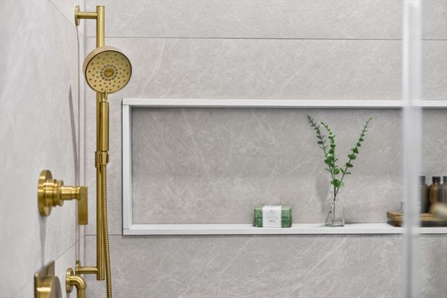 83 Old Mail Rd, Chatham, MA 02650