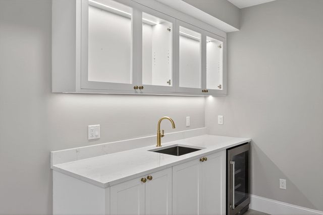 83 Old Mail Rd, Chatham, MA 02650