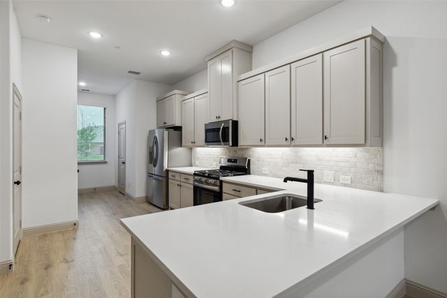 7043 Granbury Lane, Grand Prairie, TX 75054