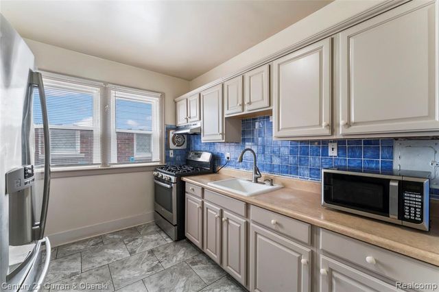 6625 Reuter Street, Dearborn, MI 48126