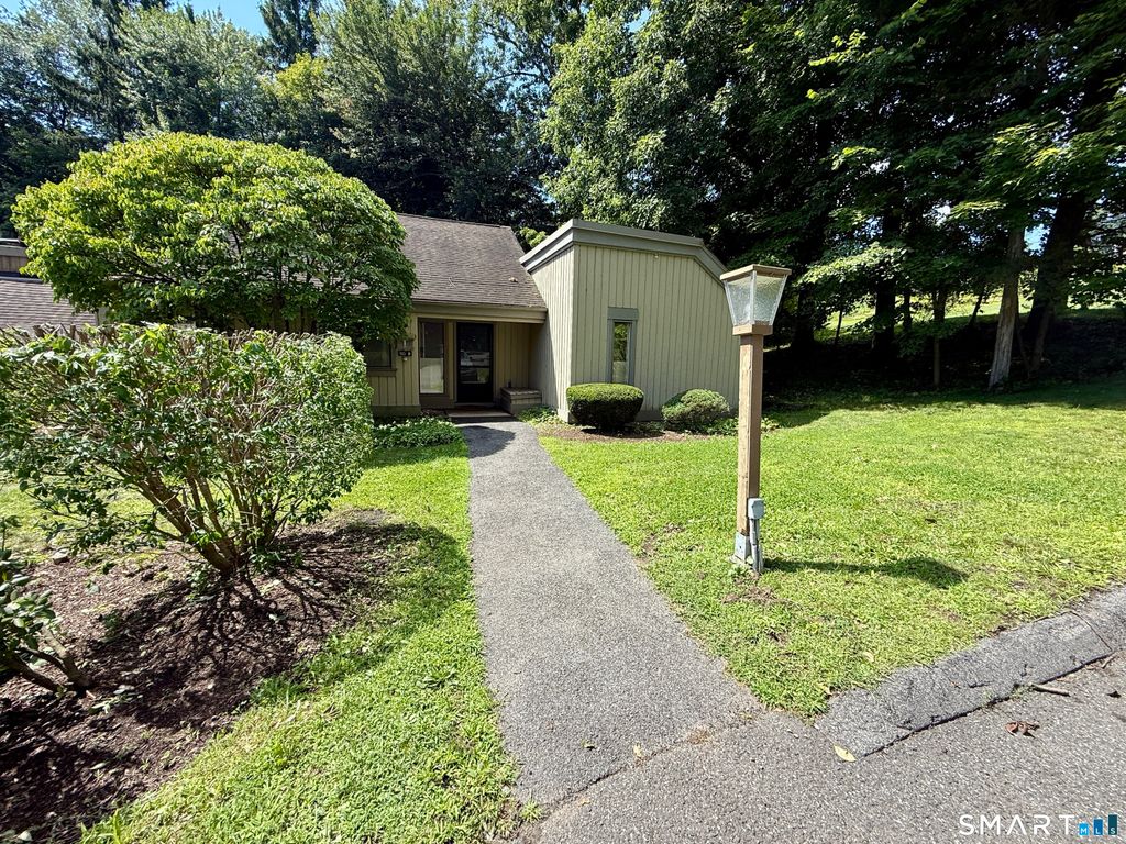 105 Heritage Village B, Southbury, CT 06488