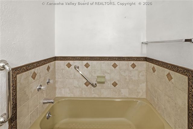 5226 Linda Vista Drive, Charleston, WV 25313