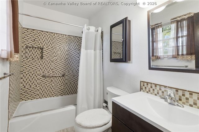 5226 Linda Vista Drive, Charleston, WV 25313