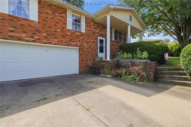 5226 Linda Vista Drive, Charleston, WV 25313