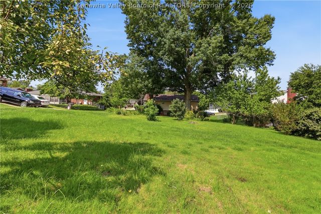 5226 Linda Vista Drive, Charleston, WV 25313