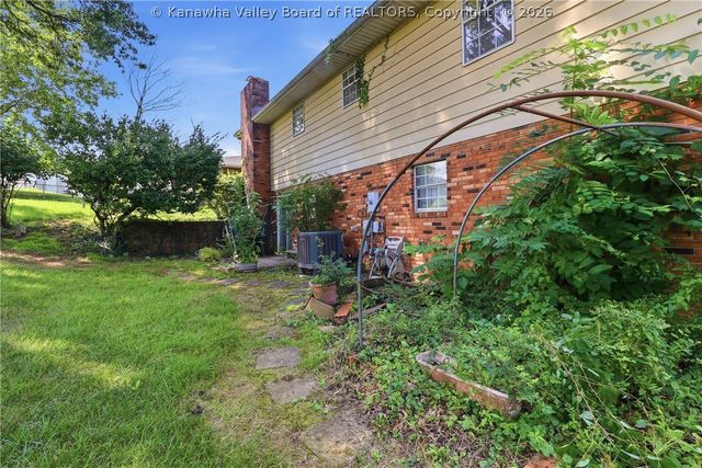 5226 Linda Vista Drive, Charleston, WV 25313