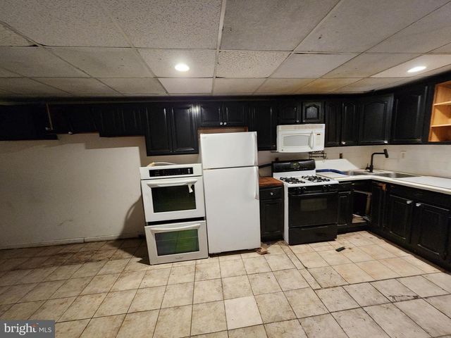 328 N PACA ST, Baltimore, MD 21201