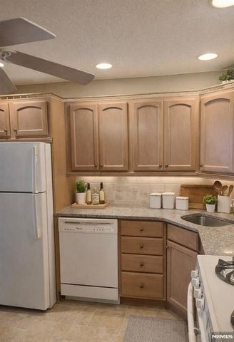 194 Robertson Way 914, Lincoln Park Borough, NJ 07035