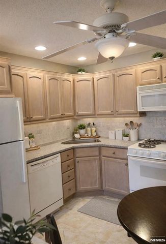 194 Robertson Way 914, Lincoln Park Borough, NJ 07035