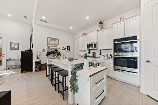 4726 Prairie Crest Lane, Arlington, TX 76005