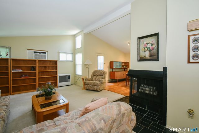 14 East Lake Drive, Middletown, CT 06457