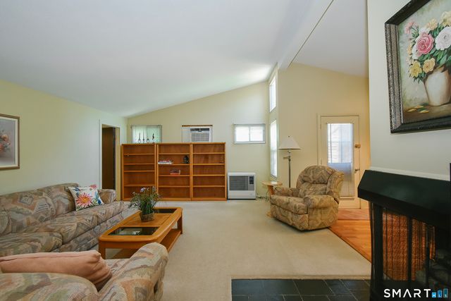 14 East Lake Drive, Middletown, CT 06457