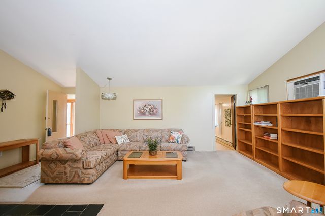 14 East Lake Drive, Middletown, CT 06457