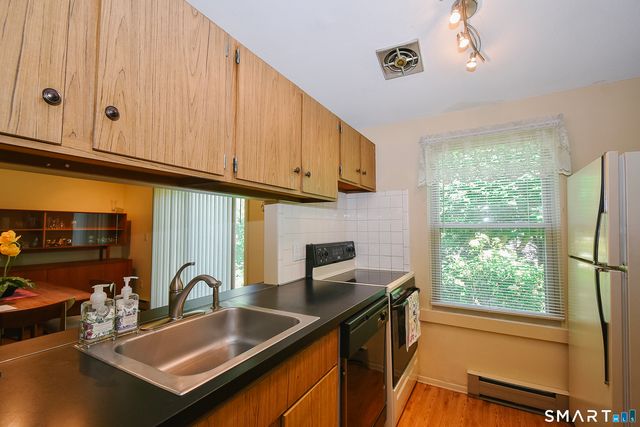 14 East Lake Drive, Middletown, CT 06457