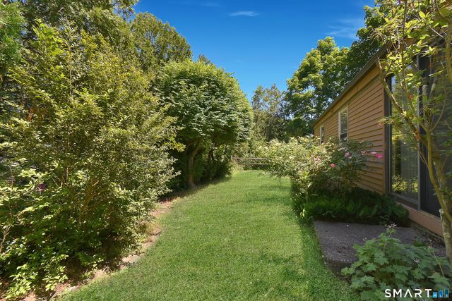 14 East Lake Drive, Middletown, CT 06457