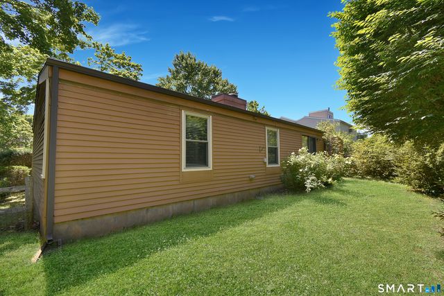 14 East Lake Drive, Middletown, CT 06457