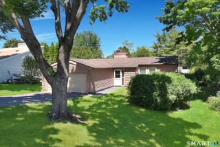 14 East Lake Drive, Middletown, CT 06457
