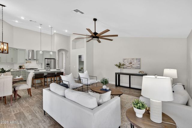 709 E PRESCOTT Drive, Chandler, AZ 85249