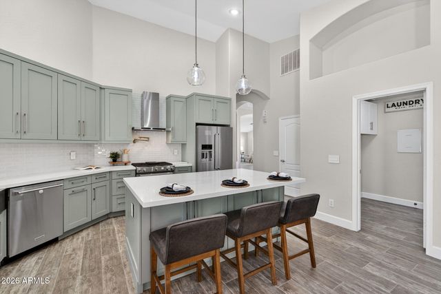 709 E PRESCOTT Drive, Chandler, AZ 85249