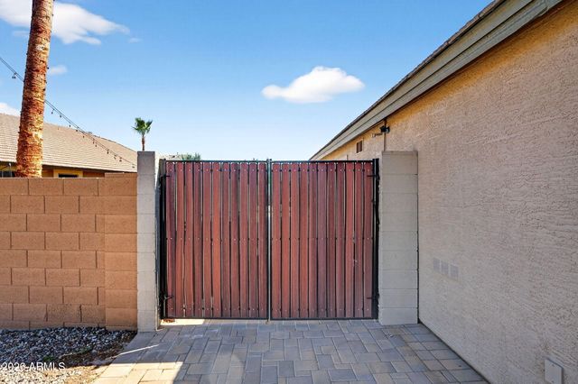 709 E PRESCOTT Drive, Chandler, AZ 85249